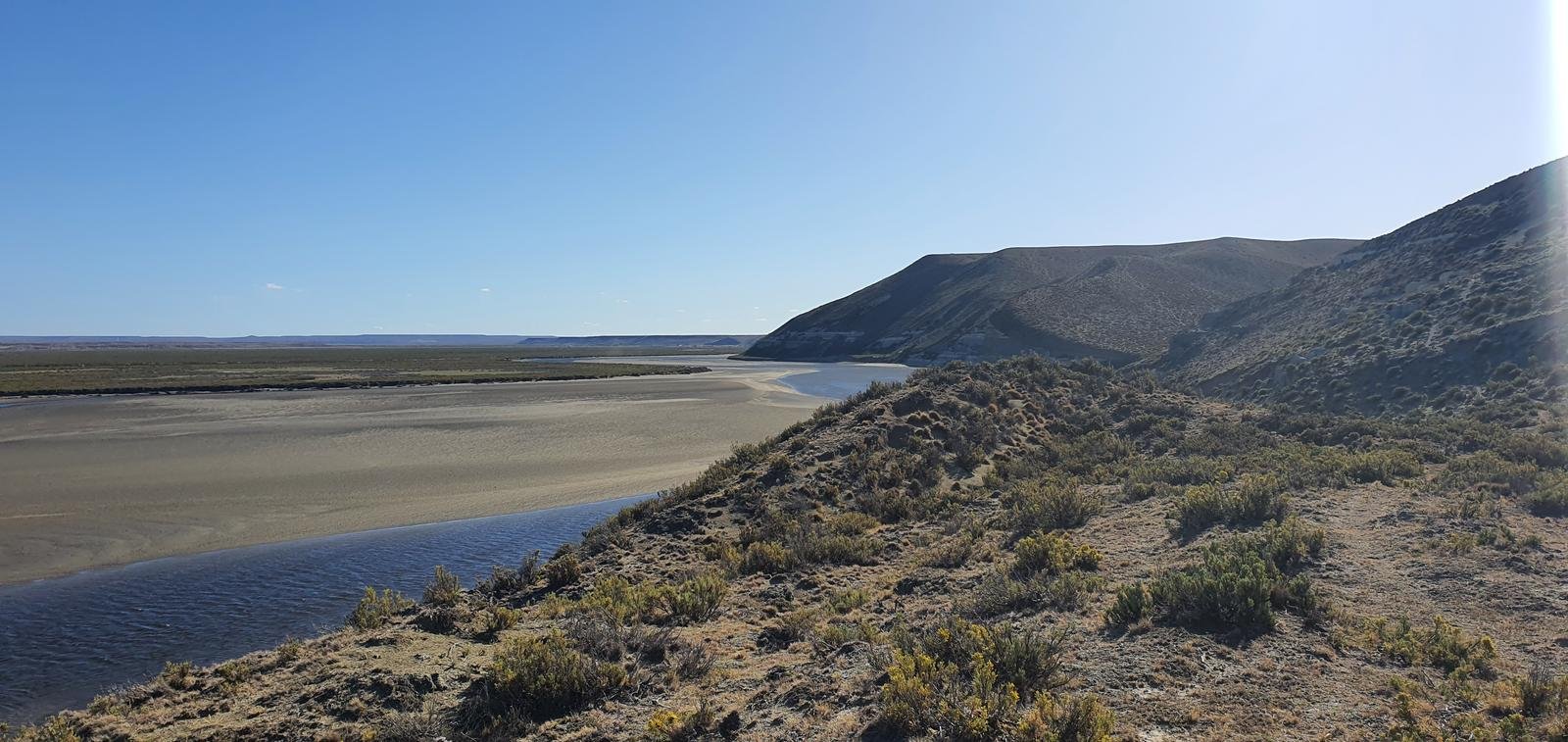 Costa del río en campo de Santa Cruz
